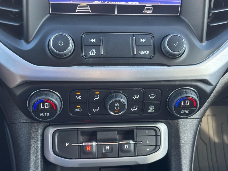 GMC Acadia Vehicle Full-screen Gallery Image 24