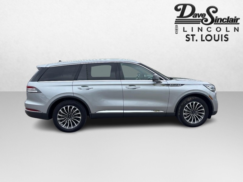 Lincoln Aviator Vehicle Full-screen Gallery Image 02