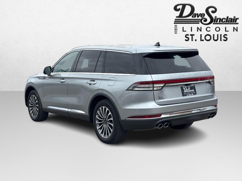 Lincoln Aviator Vehicle Full-screen Gallery Image 05