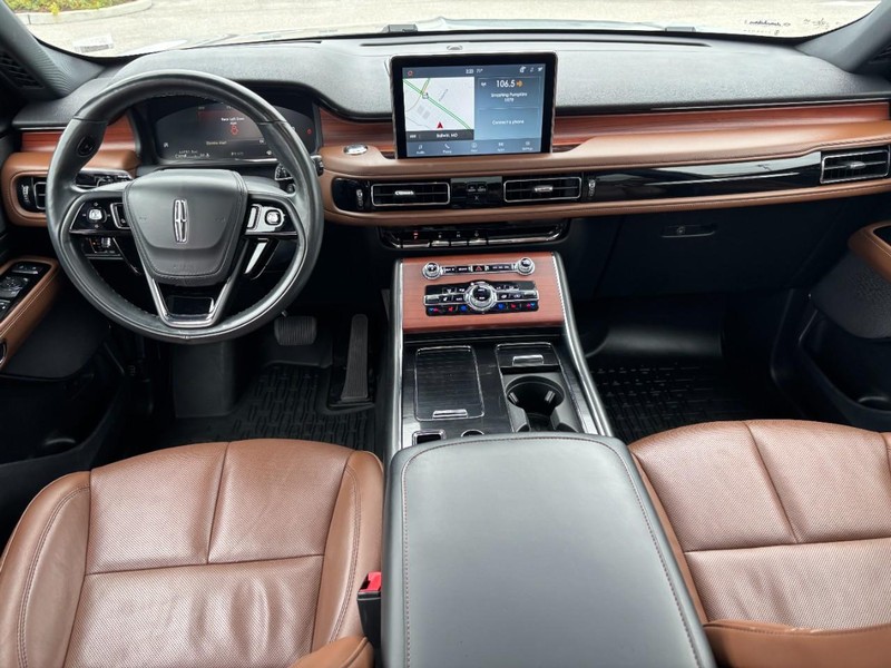 Lincoln Aviator Vehicle Full-screen Gallery Image 15
