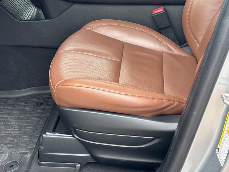 Lincoln Aviator Vehicle Full-screen Gallery Image 17
