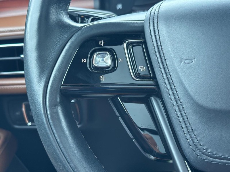 Lincoln Aviator Vehicle Full-screen Gallery Image 19
