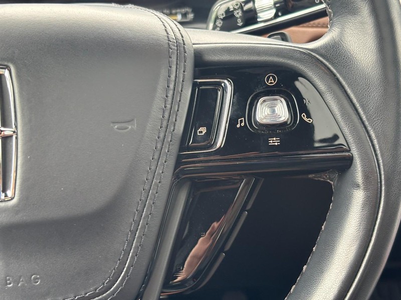 Lincoln Aviator Vehicle Full-screen Gallery Image 20