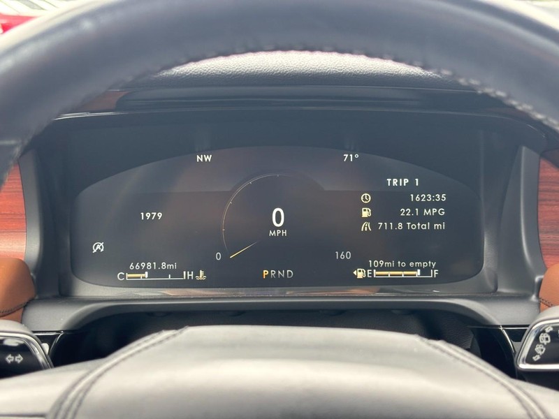 Lincoln Aviator Vehicle Full-screen Gallery Image 21