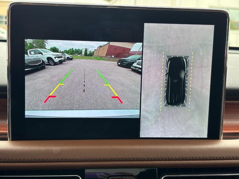 Lincoln Aviator Vehicle Full-screen Gallery Image 24