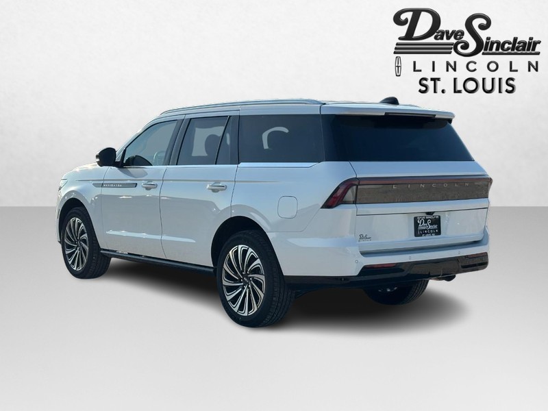 Lincoln Navigator Vehicle Full-screen Gallery Image 05