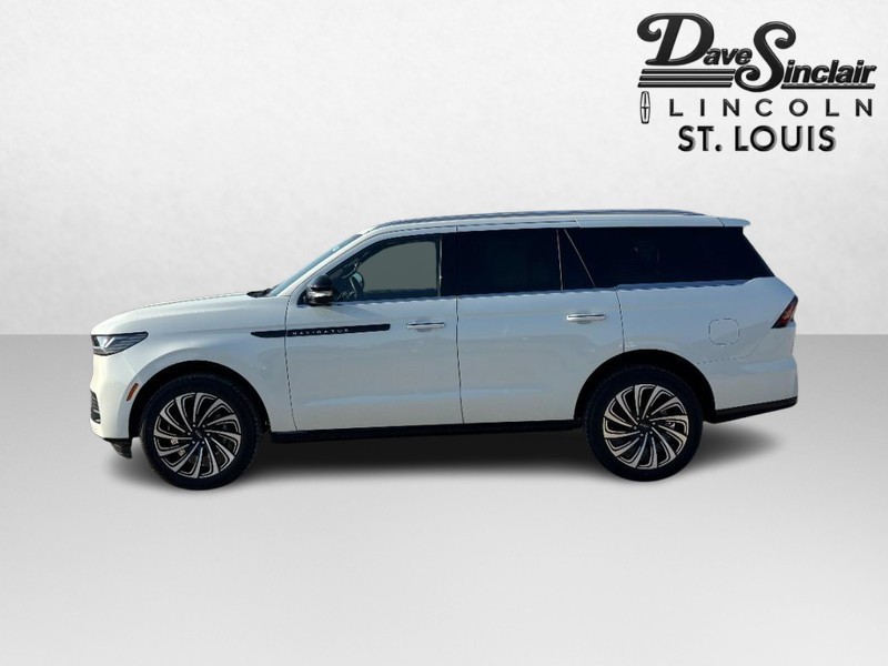 Lincoln Navigator Vehicle Full-screen Gallery Image 06