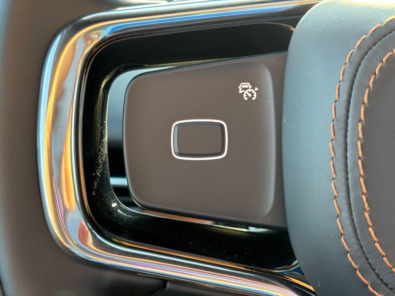 Lincoln Navigator Vehicle Full-screen Gallery Image 19