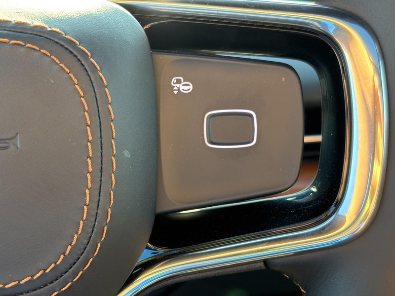 Lincoln Navigator Vehicle Full-screen Gallery Image 20
