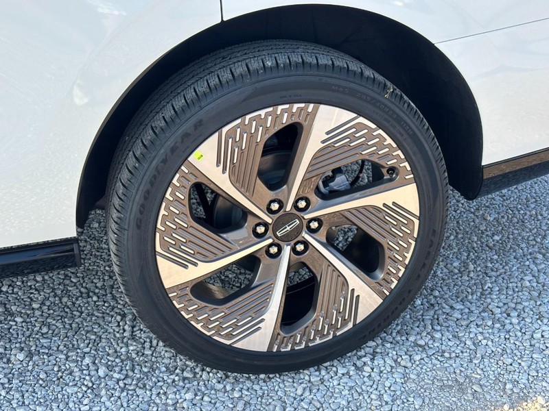 Lincoln Navigator Vehicle Full-screen Gallery Image 11
