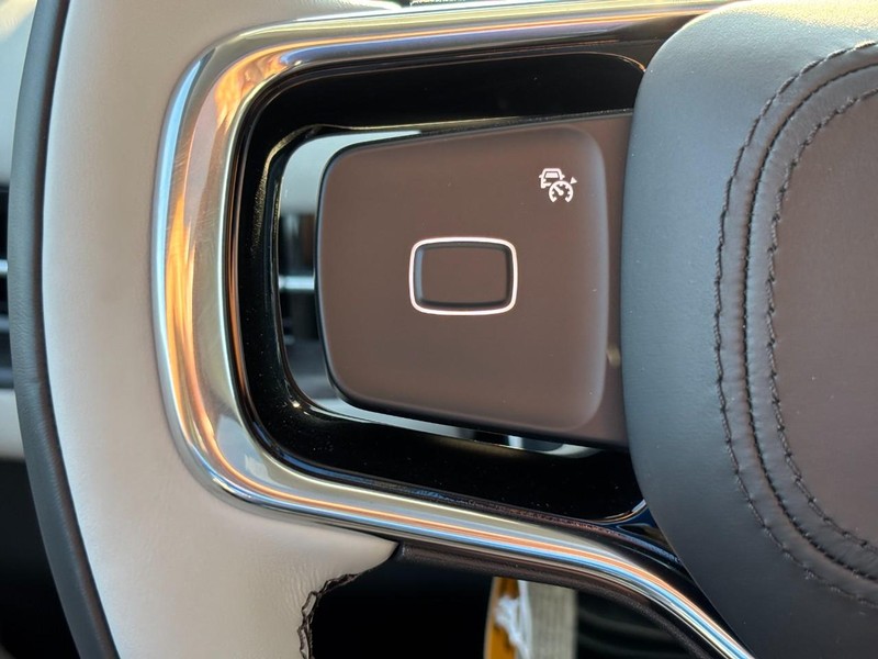 Lincoln Navigator Vehicle Full-screen Gallery Image 19