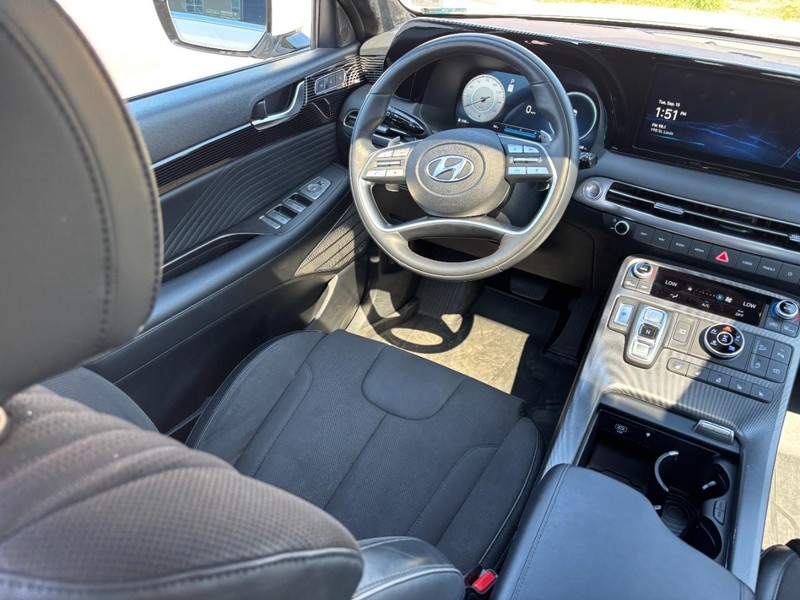 Hyundai Palisade Vehicle Full-screen Gallery Image 15