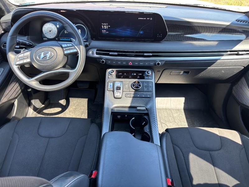 Hyundai Palisade Vehicle Full-screen Gallery Image 16