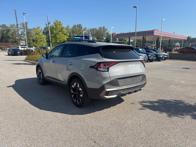 Kia Sportage Vehicle Full-screen Gallery Image 04