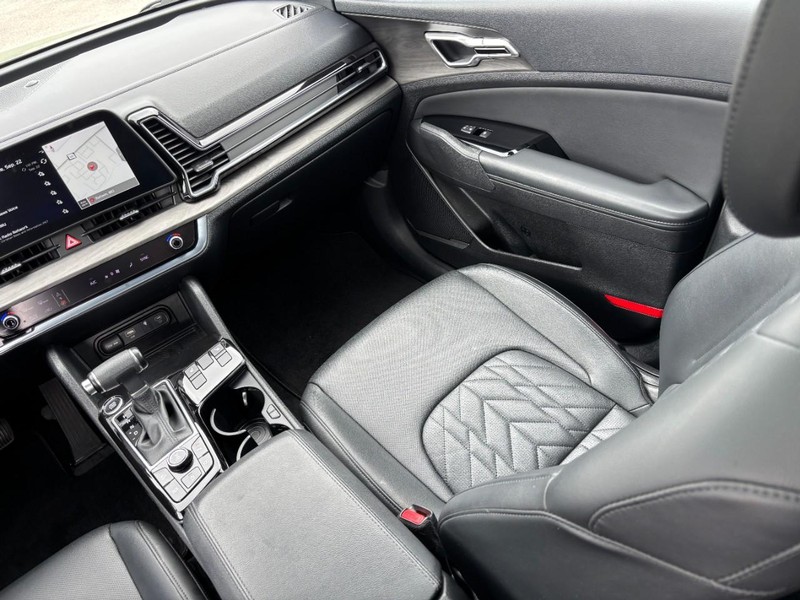 Kia Sportage Vehicle Full-screen Gallery Image 15