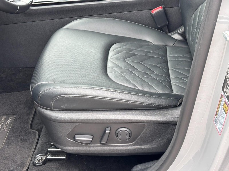 Kia Sportage Vehicle Full-screen Gallery Image 16