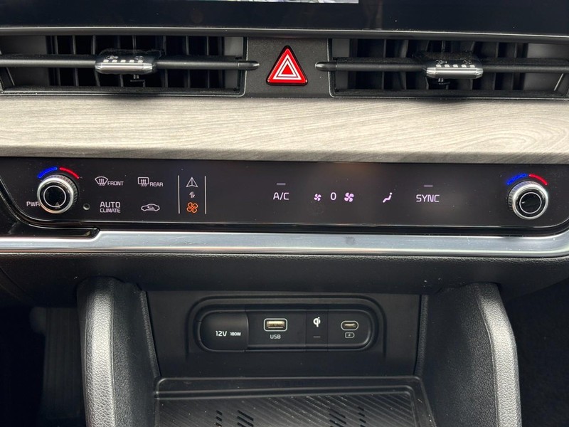 Kia Sportage Vehicle Full-screen Gallery Image 24