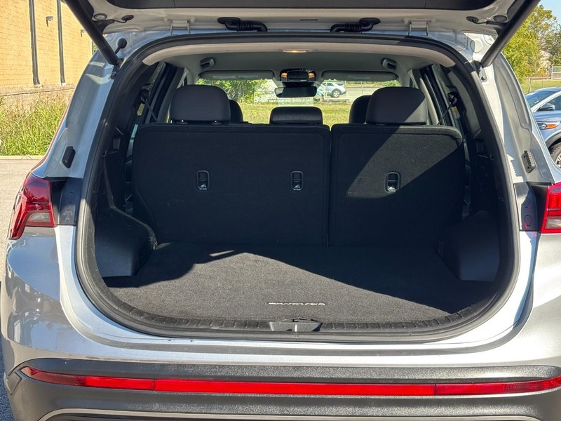 Hyundai Santa Fe Vehicle Full-screen Gallery Image 10
