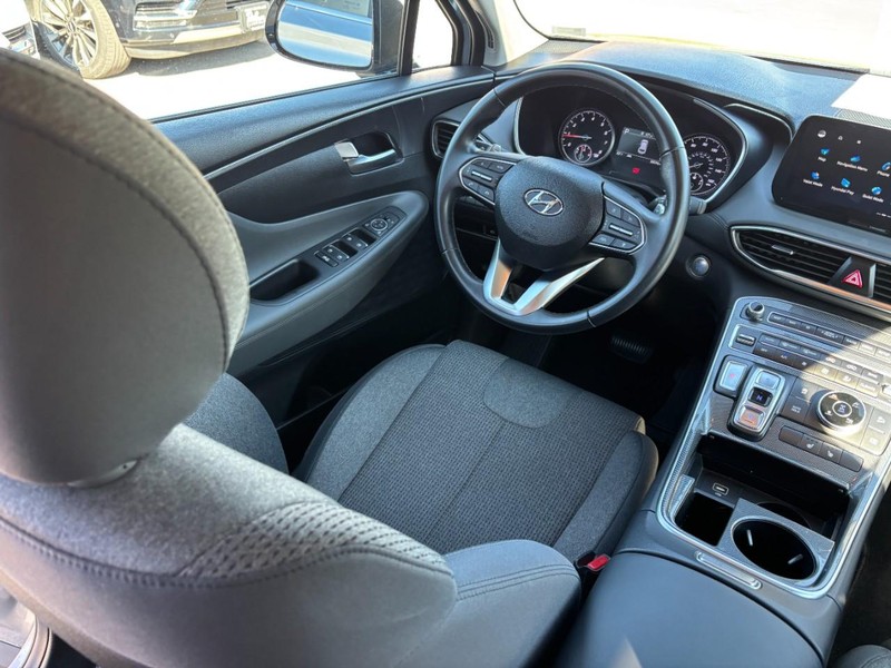 Hyundai Santa Fe Vehicle Full-screen Gallery Image 13