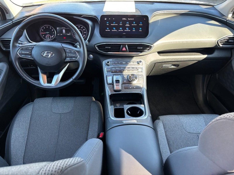 Hyundai Santa Fe Vehicle Full-screen Gallery Image 14