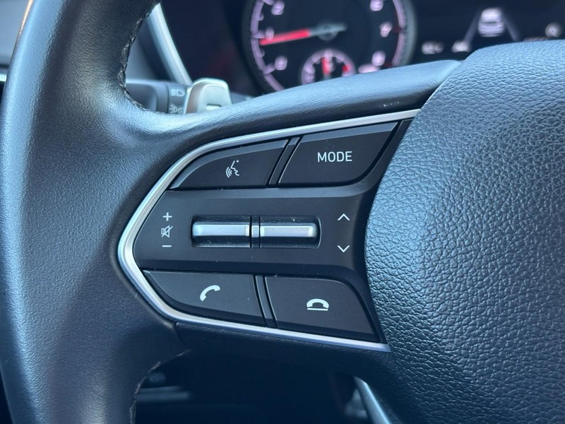 Hyundai Santa Fe Vehicle Full-screen Gallery Image 18