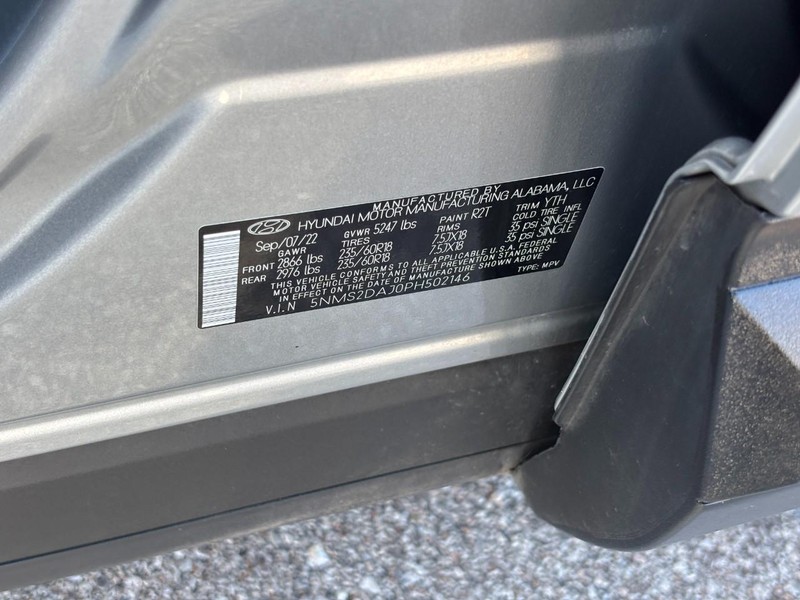 Hyundai Santa Fe Vehicle Full-screen Gallery Image 25