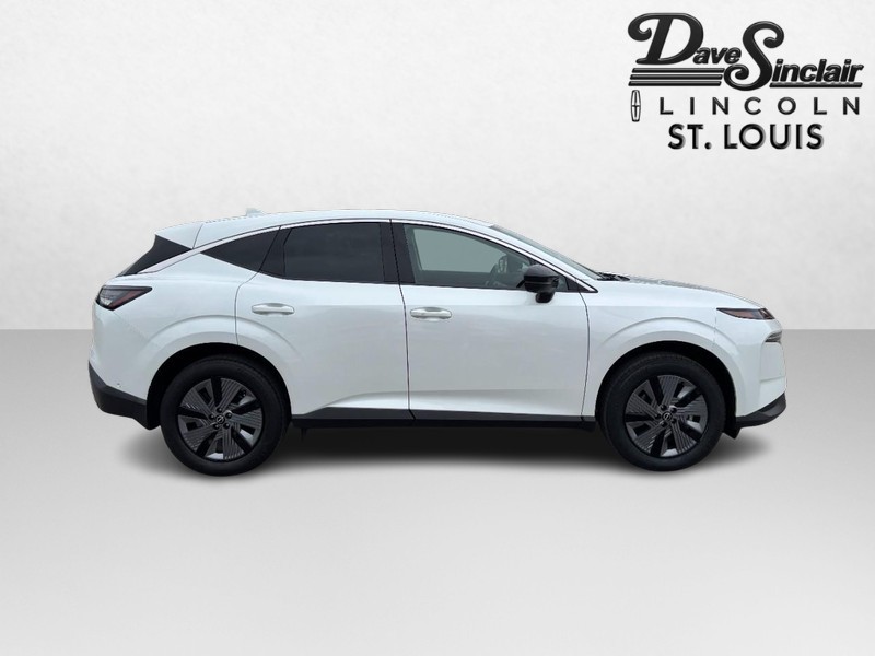 Nissan Murano Vehicle Full-screen Gallery Image 02