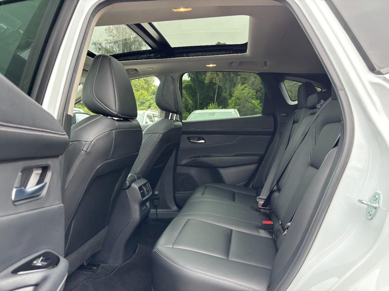 Nissan Murano Vehicle Full-screen Gallery Image 12