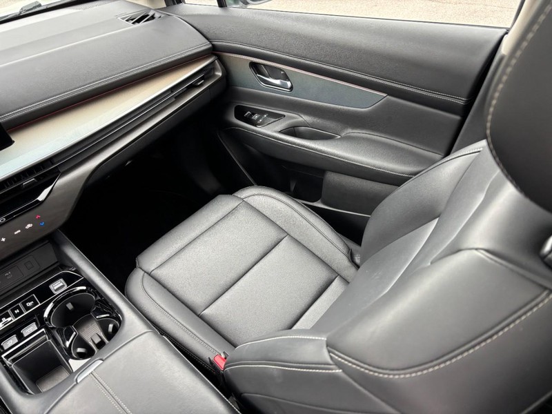 Nissan Murano Vehicle Full-screen Gallery Image 15