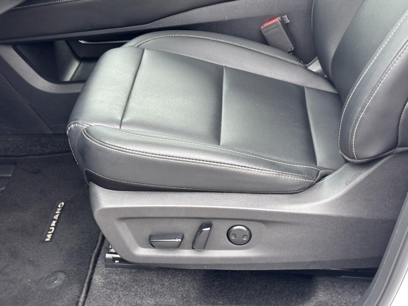 Nissan Murano Vehicle Full-screen Gallery Image 16