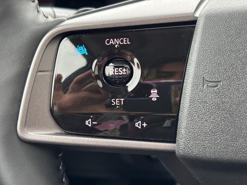Nissan Murano Vehicle Full-screen Gallery Image 18