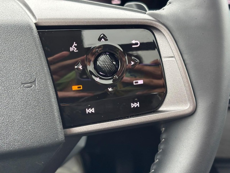 Nissan Murano Vehicle Full-screen Gallery Image 19