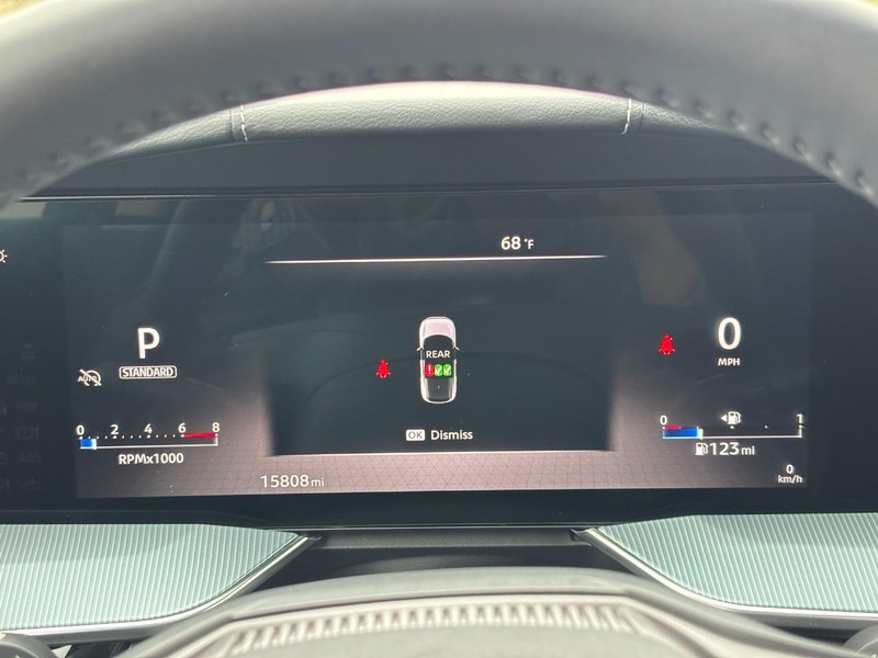 Nissan Murano Vehicle Full-screen Gallery Image 20