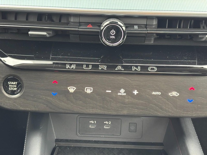 Nissan Murano Vehicle Full-screen Gallery Image 24