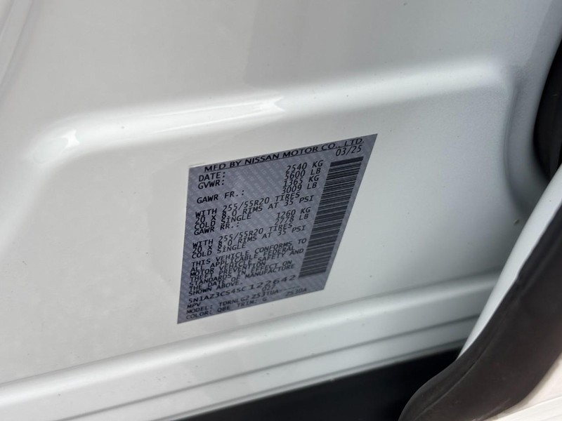 Nissan Murano Vehicle Full-screen Gallery Image 25