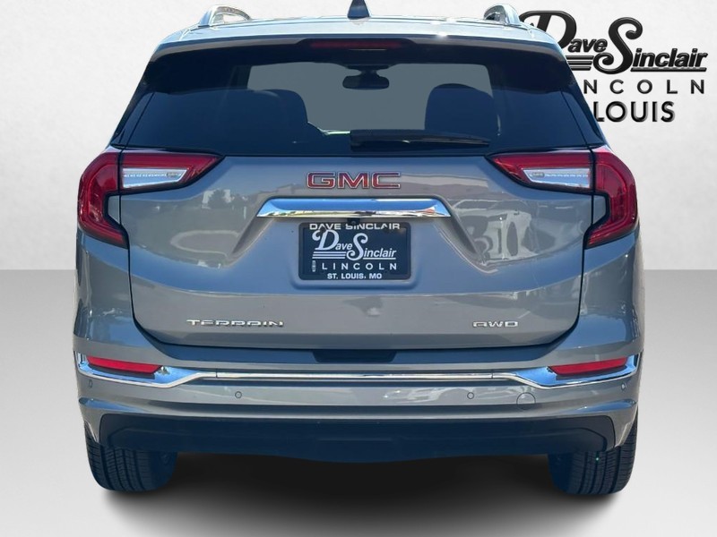 GMC Terrain Vehicle Full-screen Gallery Image 04