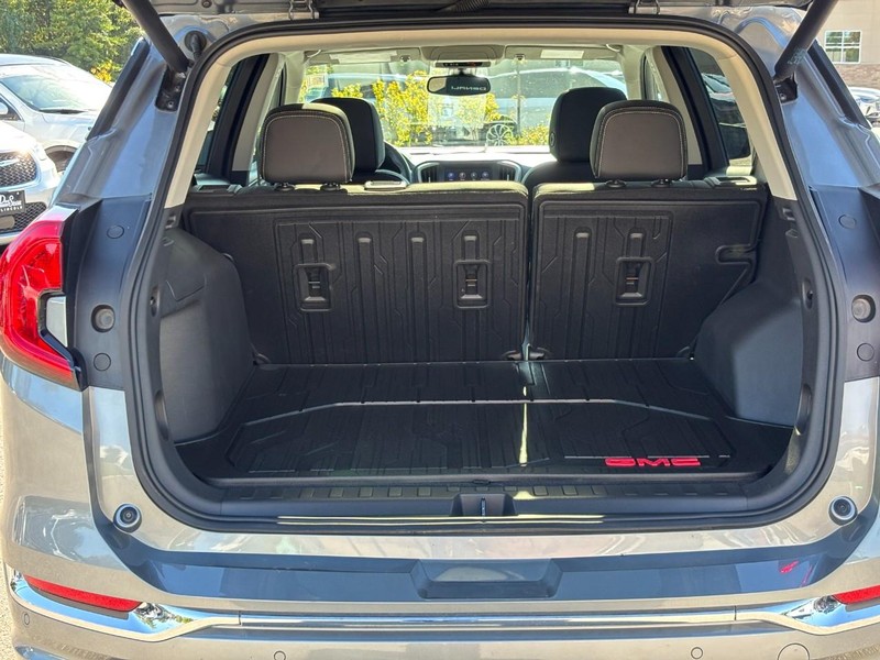 GMC Terrain Vehicle Full-screen Gallery Image 10