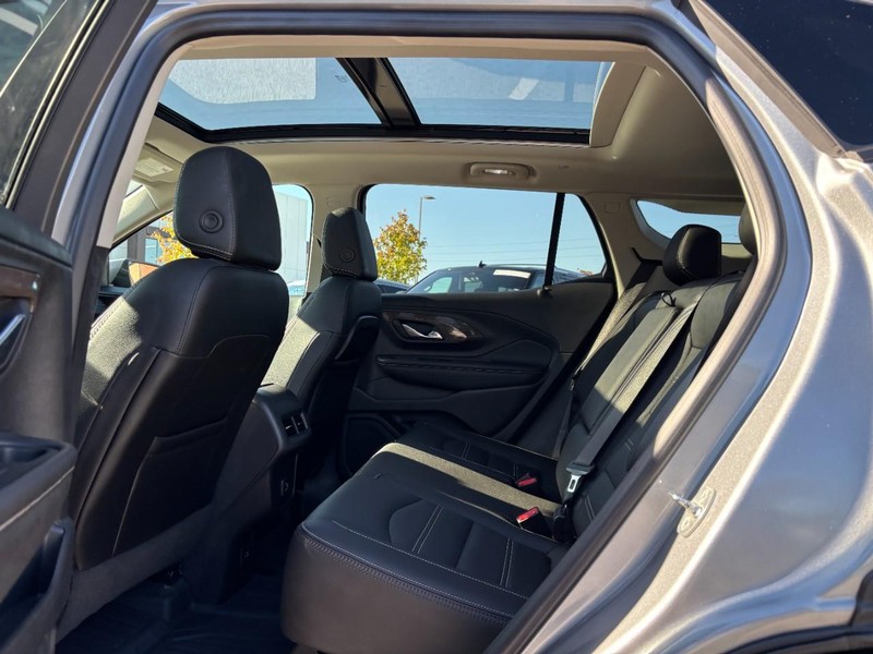 GMC Terrain Vehicle Full-screen Gallery Image 12