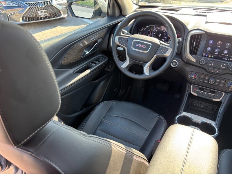 GMC Terrain Vehicle Full-screen Gallery Image 13