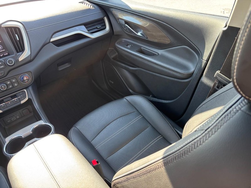 GMC Terrain Vehicle Full-screen Gallery Image 15