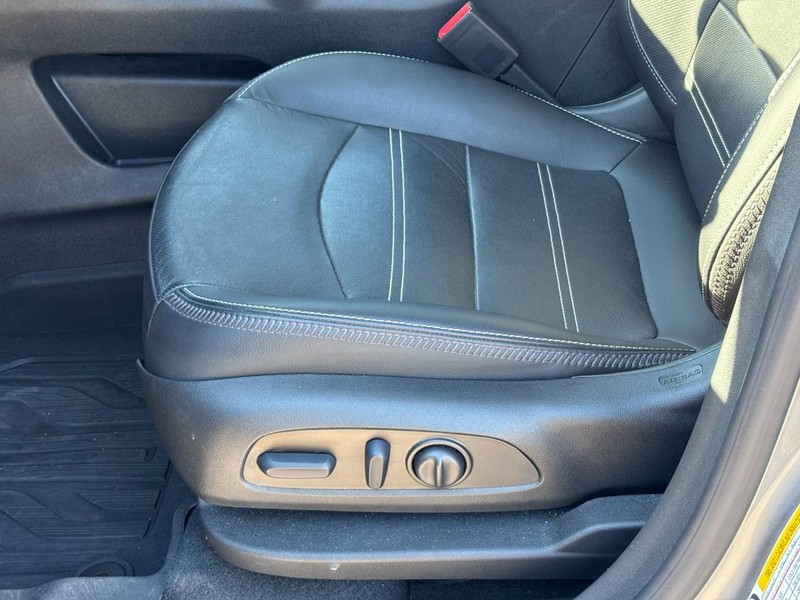GMC Terrain Vehicle Full-screen Gallery Image 16