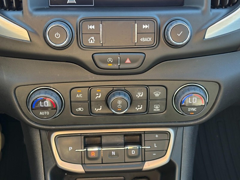 GMC Terrain Vehicle Full-screen Gallery Image 24