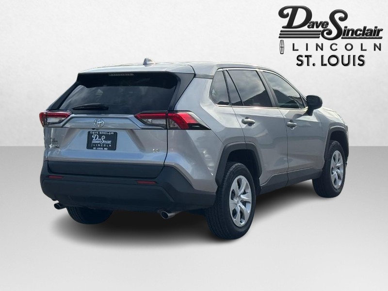 Toyota RAV4 Vehicle Full-screen Gallery Image 03
