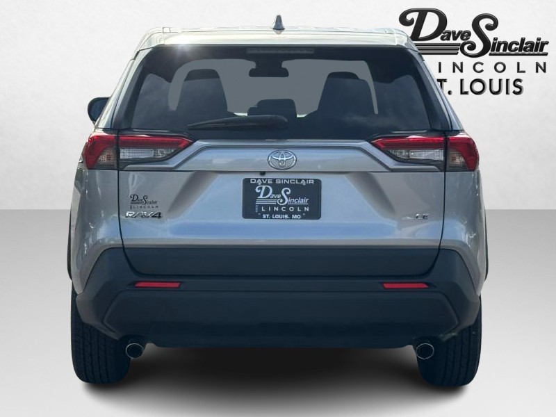 Toyota RAV4 Vehicle Full-screen Gallery Image 04
