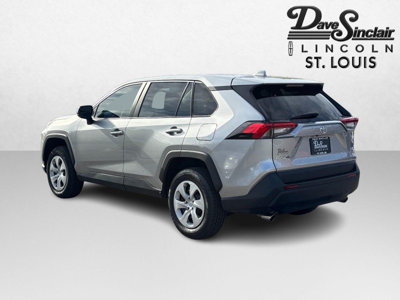 Toyota RAV4 Vehicle Full-screen Gallery Image 05