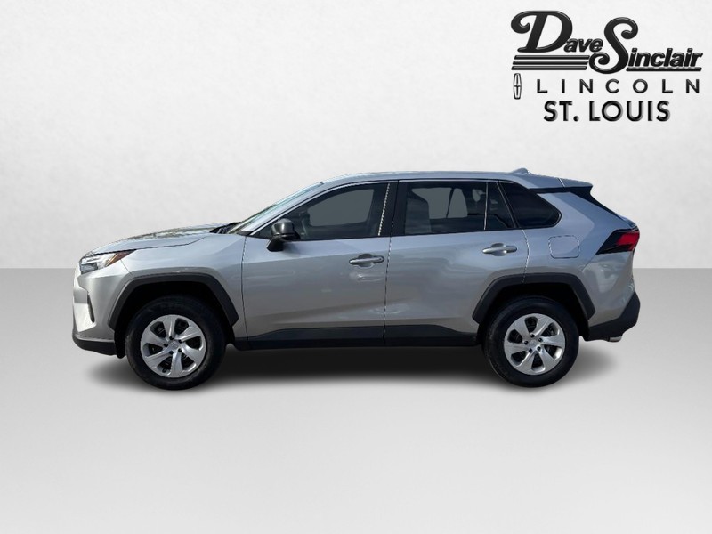 Toyota RAV4 Vehicle Full-screen Gallery Image 06