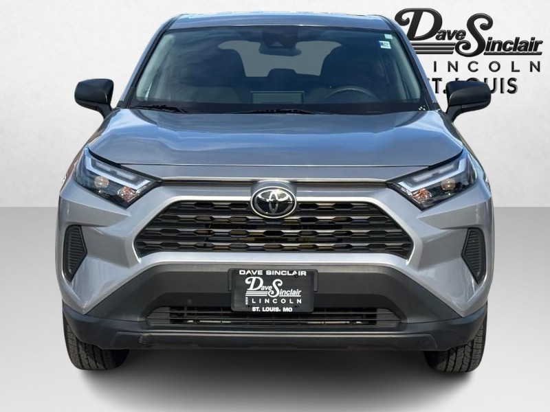 Toyota RAV4 Vehicle Full-screen Gallery Image 09