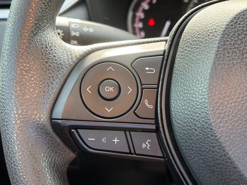 Toyota RAV4 Vehicle Full-screen Gallery Image 18