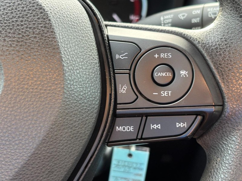 Toyota RAV4 Vehicle Full-screen Gallery Image 19