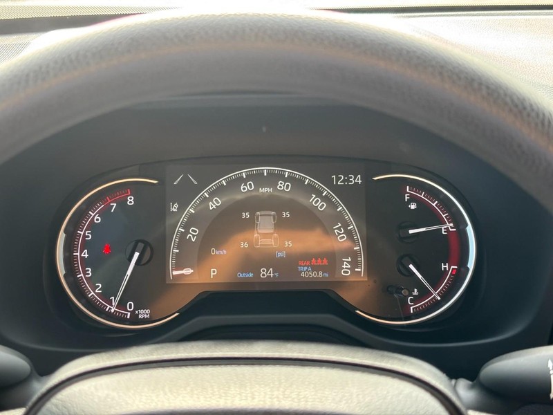 Toyota RAV4 Vehicle Full-screen Gallery Image 20